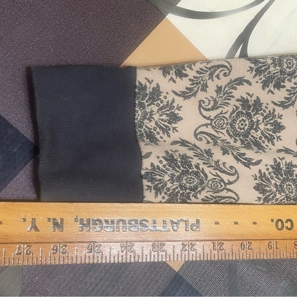 Cato Zip Up Sweatshirt in Great Condition Motif Print Beige & Black Sz Large - Picture 4 of 6